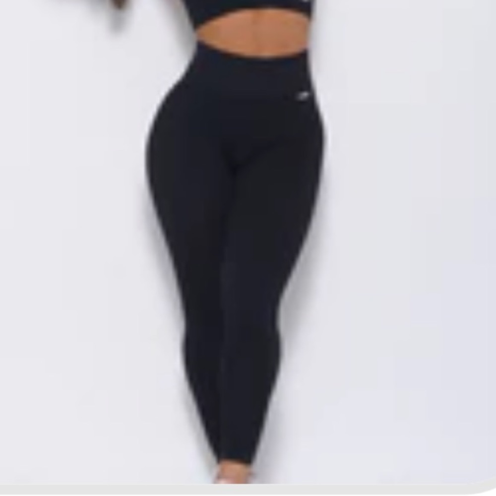Bombshell Sportswear Inspired Seamless Leggings × 1
XS / Black